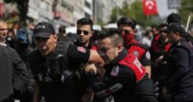 الاحتفال باليوم العالمى لإنهاء الإفلات من الجرائم المرتكبة ضد الصحفيين غدا.. وتركيا أكبر "زنزانة صحفيين" بالعالم.. تقارير دولية تكشف: ثلث صحفيى أنقرة بالسجون.. وترتيبها الـ154 من بين 180 على مؤشر حرية الصحافة