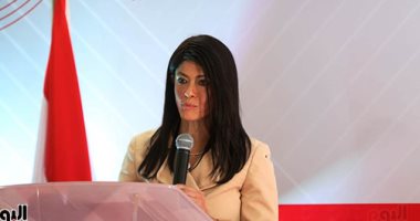 وزيرة التعاون الدولى: الرئيس السيسى يهتم بتنمية الاقتصاد ونقل الخبرات لمصر