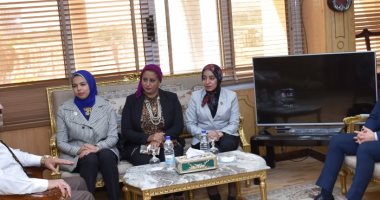 تعرف على لقاء محافظ أسوان بمتدربى البرنامج الرئاسى