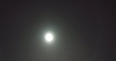 ظاهرة مناخية غريبة تظهر بشكل مفاجئ فى سماء هولندا.. صور