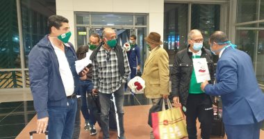 مباراة الزمالك والرجاء.. استقبال بطل المغرب بالورود في المطار