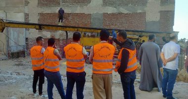 محافظة الإسكندرية توقف بناءً مخالفا بسيدى بشر وتتحفظ على المعدات.. صور