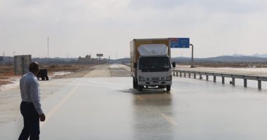 فتح طريق نخل النقب بوسط سيناء بعد إغلاقه 12 ساعة بسبب الطقس السيئ