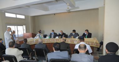 محافظ بنى سويف فى أول لقاء مفتوح بأهالى القرى : مبادرة لحل مشاكل المواطنين