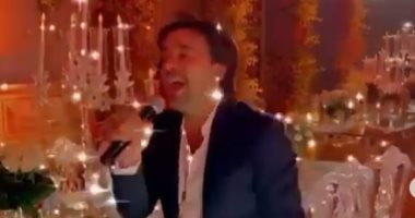شريف رمزى يغنى "لقيت الطبطبة" في فرح درة .. فيديو