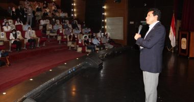 وزير الشباب والرياضة يحفز المتطوعين المرشحين للبرنامج التدريبي لبطولة العالم لكرة اليد