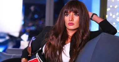 زينة تهنئ مى عز الدين وأسرة "خيط حرير": اتفرجت واتعلقت بالمسلسل.. عمل رائع