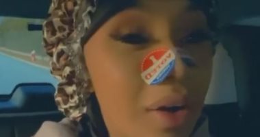 كاردي بي توجه رسالة إلى الأمريكيين حول الانتخابات الرئاسية: اذهبوا للتصويت