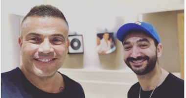أحدث ظهور للهضبة عمرو دياب مع نادر حمدى.. صورة