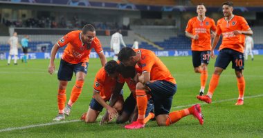 مانشستر يونايتد يتأخر أمام باشاك شهير 1-2 بالشوط الأول لدورى الأبطال.. فيديو