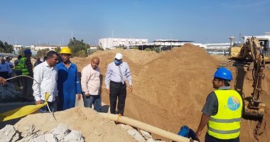 رئيس شركة المياه بسيناء يتابع إصلاح خط نقل المياه للعريش
