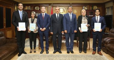 محافظ كفر الشيخ يكرم متدربى البرنامج الرئاسى لتأهيل التنفيذيين للقيادة