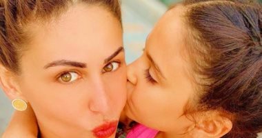 في عيد ميلادها.. أجمل صور مى سليم مع ابنتها لى لى 