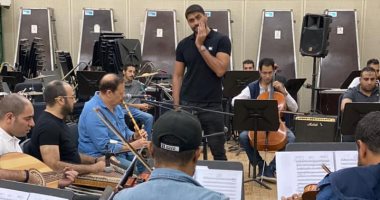 خالد سليم يجرى البروفة الأخيرة لحفله بمهرجان الموسيقى العربية بدار الأوبرا.. صور