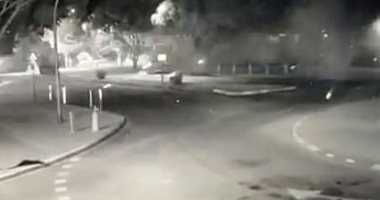 شاهد.. سيارة طائشة تطير فى الهواء وتصطدم بجدار كنيسة فى جنوب إفريقيا