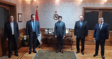 وزير الرياضة يستقبل المدير التنفيذى بعد تعافيه من الكورونا