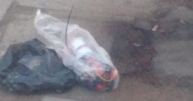 لحظة العثور على هيكل قنبلة خارج المبنى الخلفى لمجلس الدولة