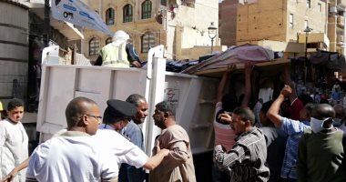 صور.. رفع 100 إشغال بالأسواق والطرق ومصادرتها فى حمله بأسوان‎