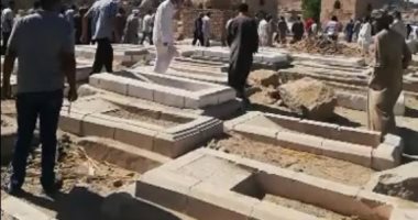تشييع جثمان طالبة جامعة أسوان بعد العثور عليها مقيدة ومقتولة.. صور وفيديو