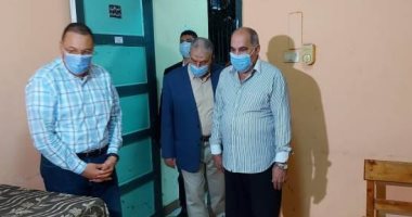 محافظ الشرقية يتفقد لجنة مدرسة الزقازيق الثانوية استعدادا لانطلاق انتخابات النواب
