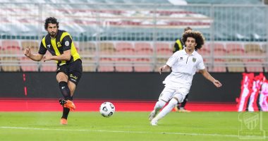حجازى يقنع لاعب اتحاد جدة بالتنازل عن تنفيذ ركلة الجزاء لـ رومارينيو.. فيديو