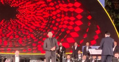 خالد سليم يبدأ حفلته بالأوبرا وسط إقبال جماهيرى كبير بأغنية "وحشتونى".. صور