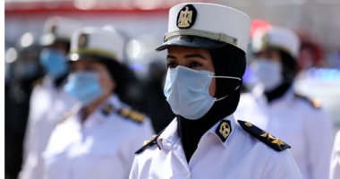 الشرطة النسائية تساعد كبار السن والمرضى بمحيط لجان انتخابات مجلس النواب