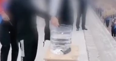 مدرسة صينية تعاقب الطلاب بإلقاء هواتفهم فى الماء.. ما السبب؟ "فيديو"