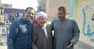 كبار السن والمرضى يقبلون على الإدلاء بأصواتهم فى لجان الإسماعيلية