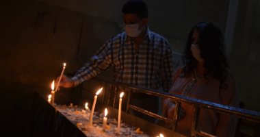 الأقباط يحتفلون بالمولد السنوى لدير مارجرجس في جبل الرزيقات غرب الأقصر.. فيديو وصور