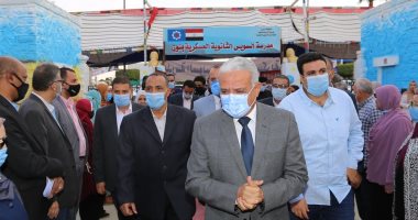 محافظ السويس يتفقد لجان الانتخابات ويشيد باتباع الإجراءات الاحترازية.. صور وفيديو