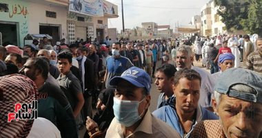 طوابير أمام اللجان فى المرحلة الثانية من انتخابات مجلس النواب بشمال سيناء.. إجراءات أمنية مشددة حول محيط اللجان.. وقبيلة الدواغرة تطلق مسيرات من الناخبين بقيادة رموز العائلات والقيادات الشبابية.. صور وفيديو