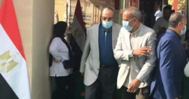 زكريا عزمى يدلى بصوته بانتخابات النواب بمدرسة سيزانبراوى بالتجمع الخامس