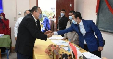 محافظ الشرقية يتفقد لجنة مدرسة الزقازيق الثانوية لمتابعة انتخابات النواب‎ ..صور