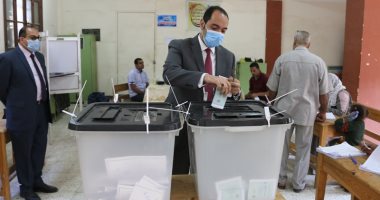 نائب محافظ المنوفية يدلى بصوته ويتفقد عددا من اللجان الانتخابية بمنوف.. صور