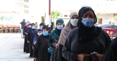 غرفة عمليات القومى للمرأة ترصد طوابير السيدات أمام لجان انتخابات النواب.. صور