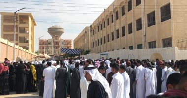 طوابير فى شمال سيناء للمشاركة فى انتخابات النواب بلجان بئر العبد.. صور