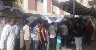 طوابير أمام اللجان للمشاركة فى انتخابات مجلس النواب بالمحافظات.. كبار السن والسيدات بمقدمة الصفوف.. تطبيق قواعد التباعد الاجتماعي أثناء التصويت.. ورجال الدين وذوو الاحتياجات الخاصة يظهرون فى المشهد.. صور