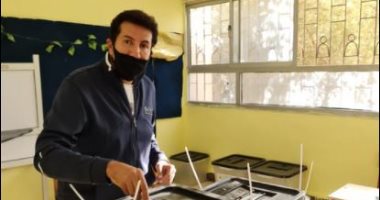 هانى رمزى يدلى بصوته فى انتخابات النواب بالتجمع الخامس