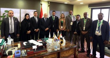 الهيئة الوطنية تستقبل وفد من البرلمان العربى لمتابعة انتخابات النواب.. صور