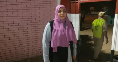 أول ماذونة بمصر تدلى بصوتها فى الانتخابات البرلمانية رافعة علم مصر