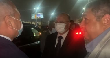 محافظ القاهرة يشرف على أعمال شفط مياه الأمطار بالشوارع.. صور