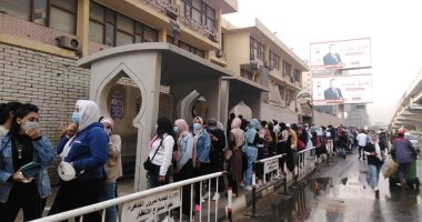 الأغانى الوطنية تشعل حماس الناخبين بانتخابات "النواب" بالجامعة العمالية.. فيديو