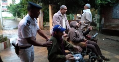 أبرز مشاهد اليوم الأول من انتخابات المرحلة الثانية لمجلس النواب × 30 صورة.. طوابير الناخبين ومشاركة لافتة من كبار السن وذوى الهمم.. واستخدام كواشف حرارية لقياس درجة الحرارة.. والسيدات يتصدرن المشهد.. صور