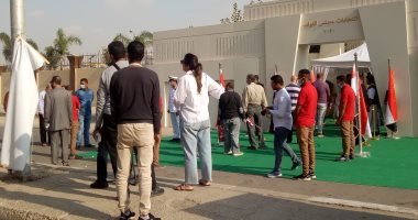 توافد المواطنين على لجان انتخابات مجلس النواب بالقاهرة الجديدة.. فيديو وصور