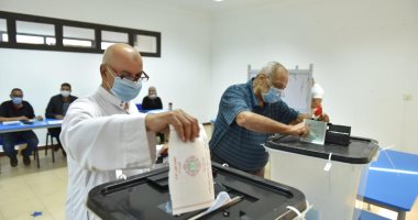 سكان الرحاب "عال العال".. من سن 21 إلى 80 عاما كله أمام اللجان الانتخابية.. فيديو وصور