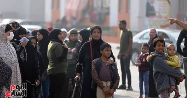 توافد المواطنين على اللجان بالمنيل للإدلاء بأصواتهم فى انتخابات النواب