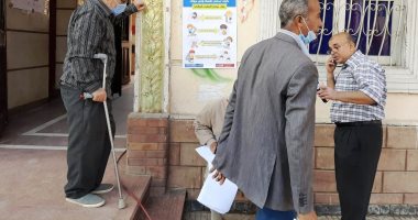 كبار السن بالشرقية يحرصون على التصويت في انتخابات مجلس النواب.. صور