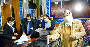 إقبال على مدرسة مصطفى يسرى عميرة في مصر الجديدة للتصويت بانتخابات النواب..صور