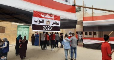 شباب مدينة 15 مايو يتوافدون على لجان انتخابات مجلس النواب.. صور
